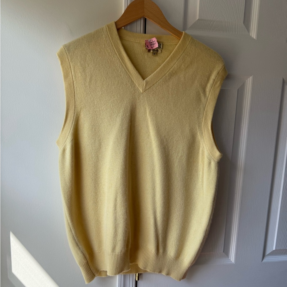 Paul Stuart 100% Cashmere Vest Made In Scotland Men's Size M 
great condition